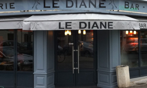 Le DIANE à Lamorlaye, Terrasse de café.