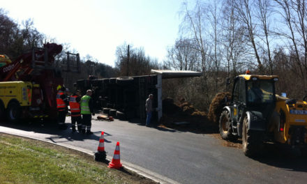 21 mars 2011 : Accident de camion au rond-point du McDonalds de Lamorlaye